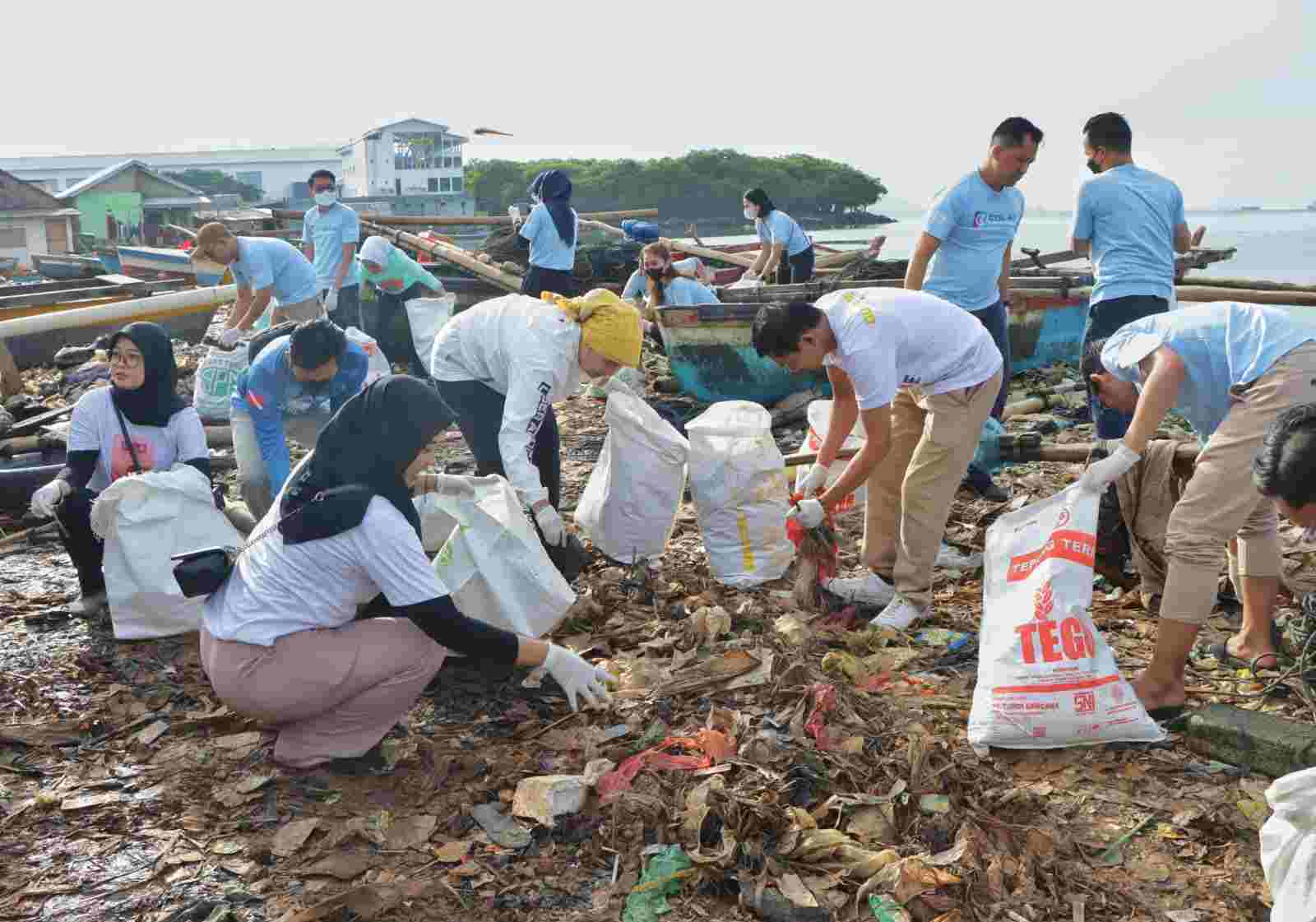 Peringati HPSN 2023, Pemprov Lampung Gelar Bersih-bersih di Pantai Payang Peringati HPSN 2023, Pemprov Lampung Gelar Bersih-bersih di Pantai Payang