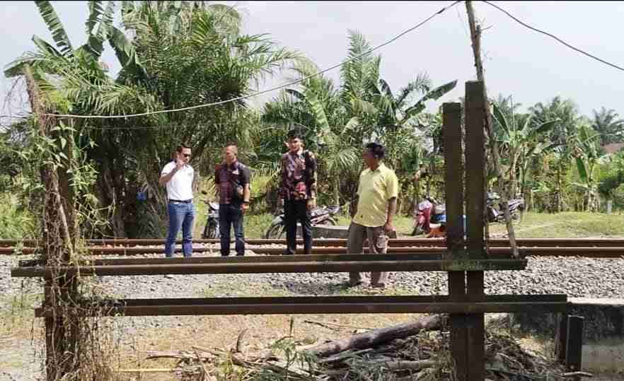 Masyarakat Dusun Suka Makmur Minta Jalan Penghubung Ditutup PT. KAI, Di Buka Masyarakat Dusun Suka Makmur Minta Jalan Penghubung Ditutup PT. KAI, Di Buka