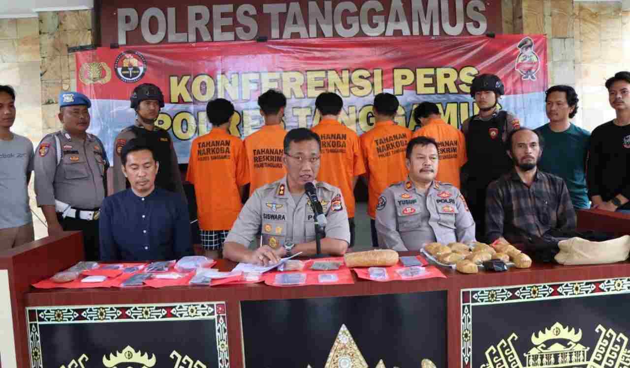 Satresnarkoba Polres Tanggamus Ungkap Ganja Hampir 2 Kilogram dengan 6 Tersangka Satresnarkoba Polres Tanggamus Ungkap Ganja Hampir 2 Kilogram dengan 6 Tersangka