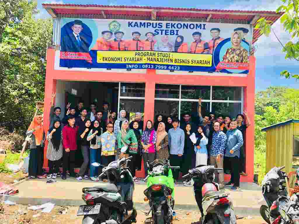 Dosen dan Mahasiswa STEBI Liwa Gelar Syukuran Dosen dan Mahasiswa STEBI Liwa Gelar Syukuran