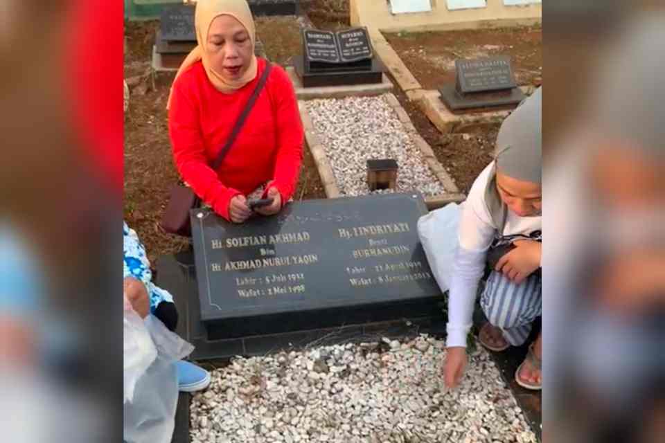 Doa Ziarah Kubur, Lengkap Bacaan dengan Artinya Doa Ziarah Kubur, Lengkap Bacaan dengan Artinya