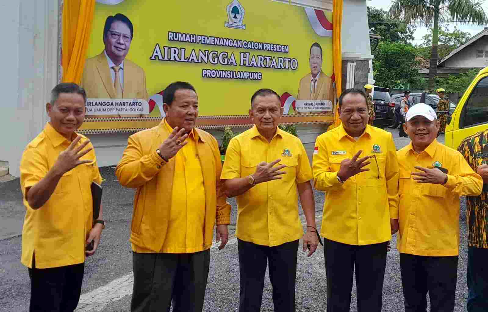 Lodewijk Bersama Arinal Resmikan Rumah Pemenangan Airlangga Hartarto Lodewijk Bersama Arinal Resmikan Rumah Pemenangan Airlangga Hartarto