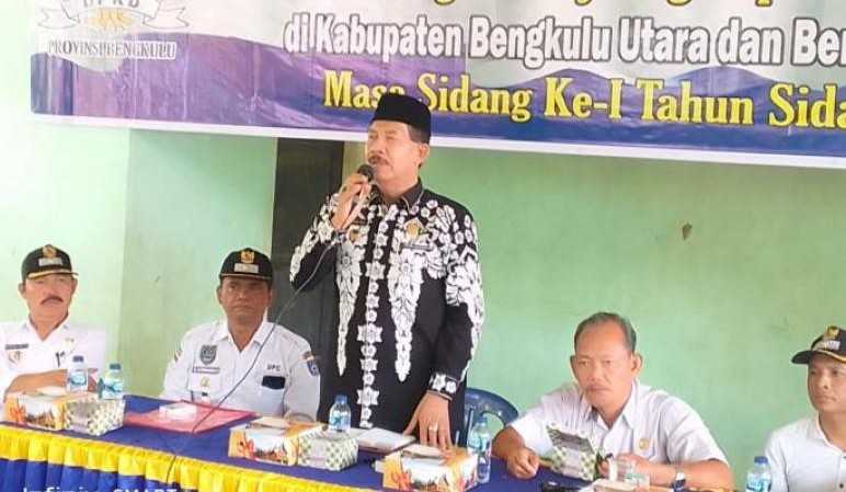 Reses Ketua Komisi III DPRD Tantawi Dali, Warga Keluhkan Jalan Tak Kunjung Diperbaiki Reses Ketua Komisi III DPRD Tantawi Dali, Warga Keluhkan Jalan Tak Kunjung Diperbaiki