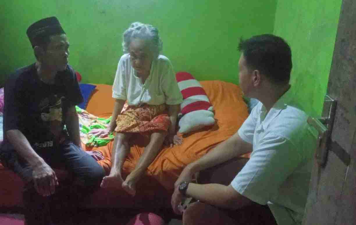 Sambangi Masyarakat, Gerindra Pesawaran Bagi Sembako Serta Bantu Kursi Roda Kepada Warga Sambangi Masyarakat, Gerindra Pesawaran Bagi Sembako Serta Bantu Kursi Roda Kepada Warga