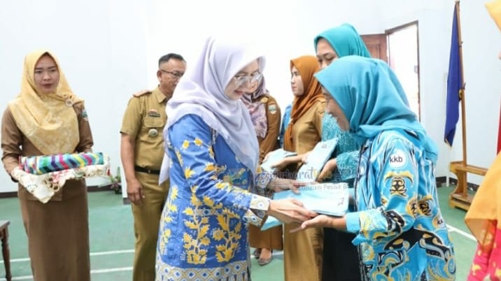 Tekan Angka Stunting Pemkab Pesisir Barat Bentuk TPK Tekan Angka Stunting Pemkab Pesisir Barat Bentuk TPK