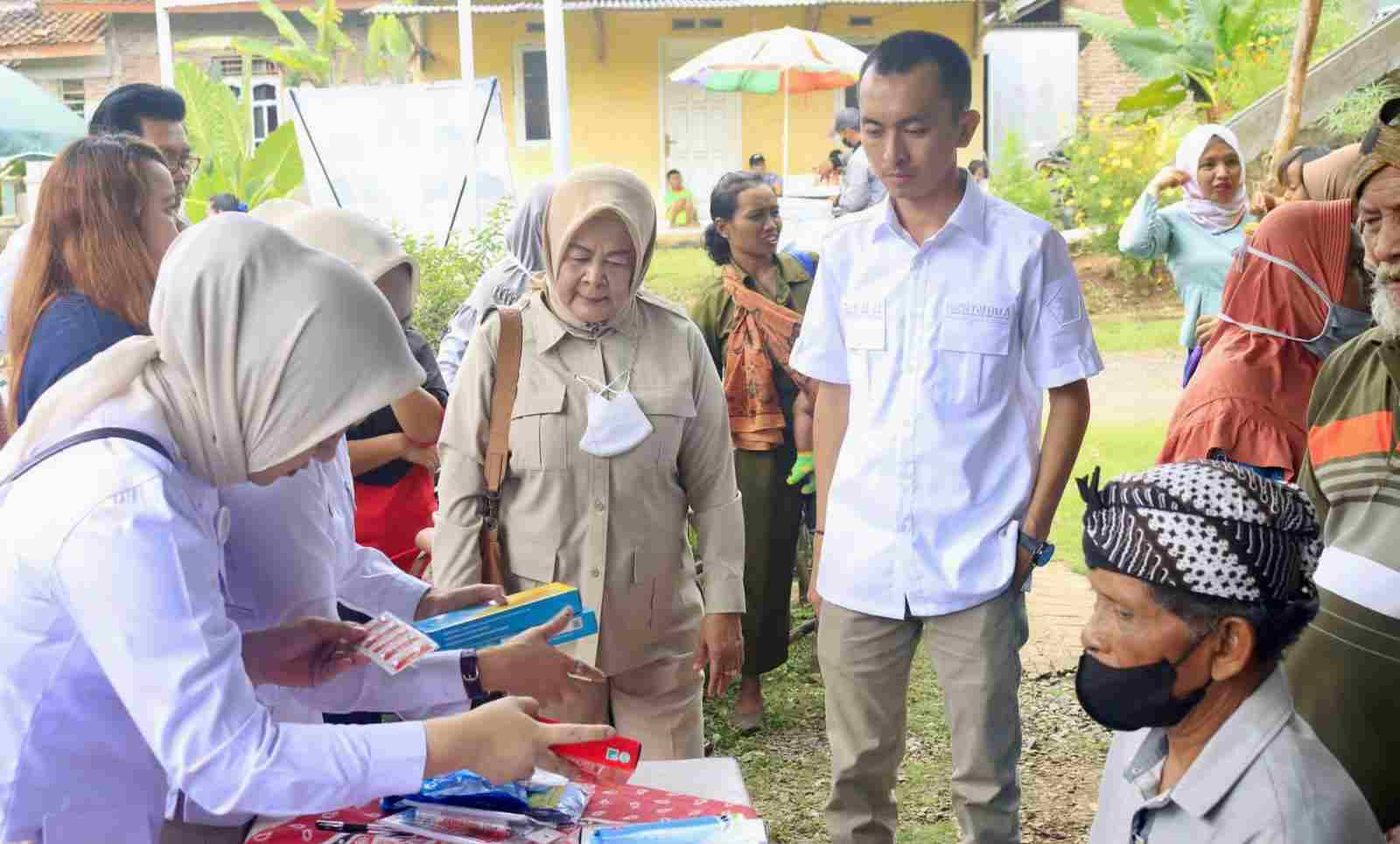 Elly Wahyuni dan DPC Gerindra Pesawaran Gelar Pengobatan Gratis Elly Wahyuni dan DPC Gerindra Pesawaran Gelar Pengobatan Gratis