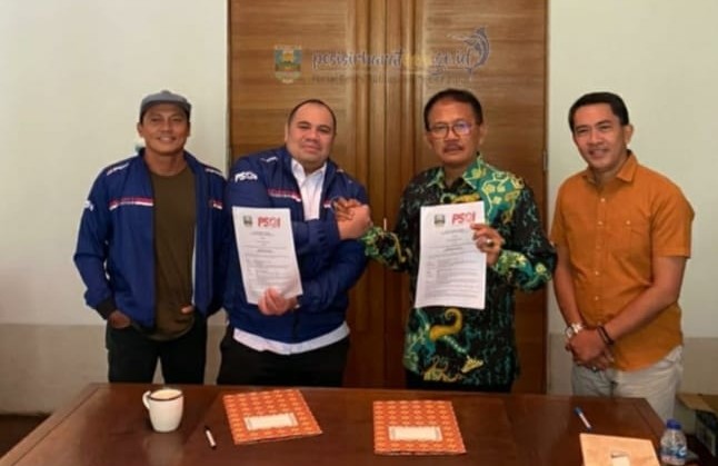 Pemkab Pesisir Barat MoU Dengan Persatuan Selancar Ombak Indonesia (PSOI) Pemkab Pesisir Barat MoU Dengan Persatuan Selancar Ombak Indonesia (PSOI)