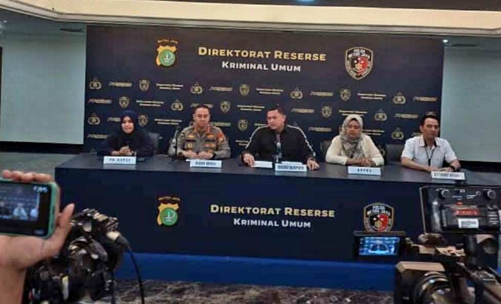 Akhirnya AG ikut Menyusul Kekasihnya ke Sel Penjara Polda Metro Jaya Akhirnya AG ikut Menyusul Kekasihnya ke Sel Penjara Polda Metro Jaya