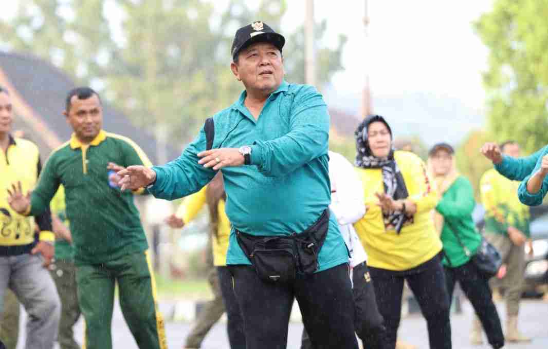 Gubernur Arinal Bersama Jajaran dan Masyarakat Ikuti Senam Kesegaran Jasmani Gubernur Arinal Bersama Jajaran dan Masyarakat Ikuti Senam Kesegaran Jasmani