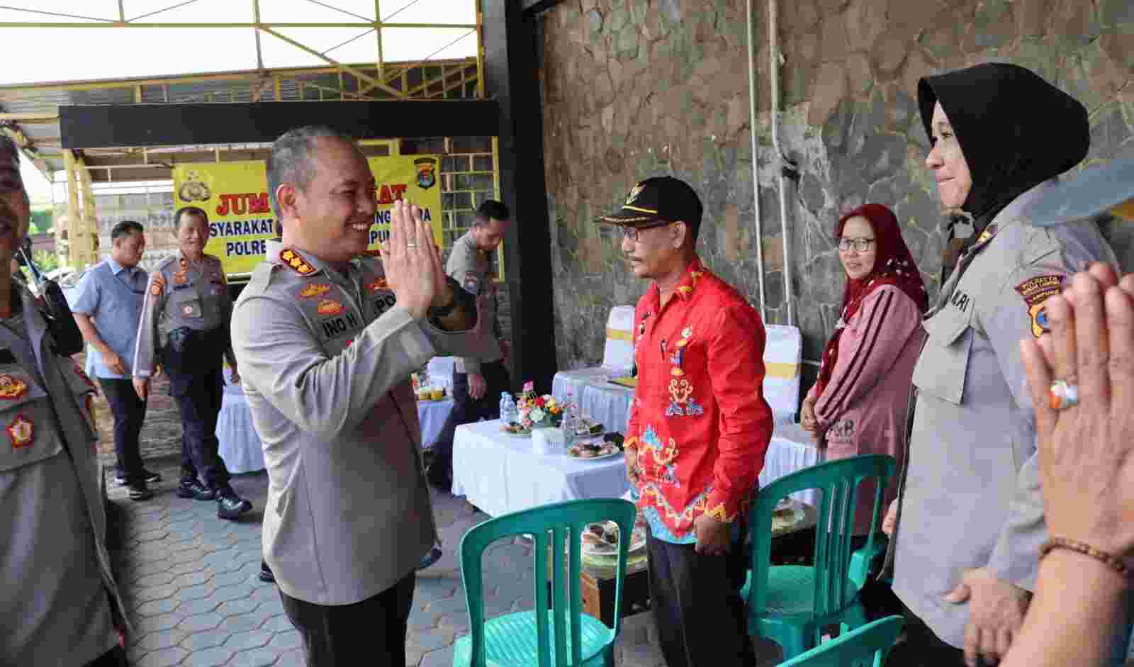 Jumat Curhat, Kapolresta : Masyarakat bersama 3 Pilar adalah Ujung Tombak Terciptanya Kamtibmas Jumat Curhat, Kapolresta : Masyarakat bersama 3 Pilar adalah Ujung Tombak Terciptanya Kamtibmas
