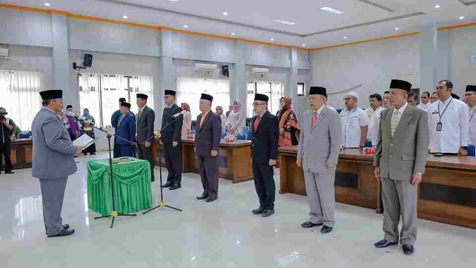 Ambil Sumpah 7 Eselon II.b, H Benny Utama Sampaikan Beberapa Hal Penting Ambil Sumpah 7 Eselon II.b, H Benny Utama Sampaikan Beberapa Hal Penting