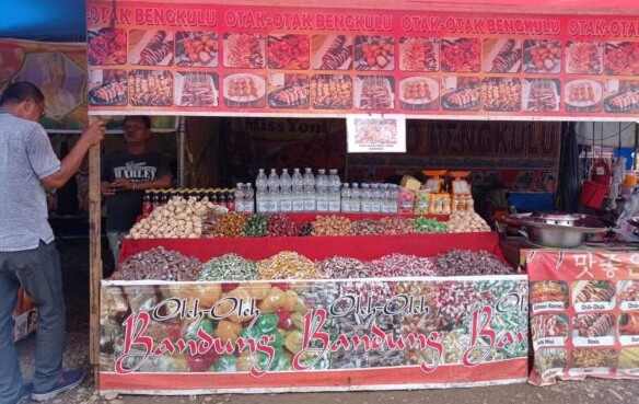 Puluhan Stand UMKM Ramaikan Festival Kuliner di Kota Merah Putih Puluhan Stand UMKM Ramaikan Festival Kuliner di Kota Merah Putih