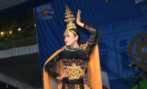 Pentas Seni Seluruh Etnis Bius Ribuan Warga pada Hari Jadi Kota Bengkulu ke-304 Pentas Seni Seluruh Etnis Bius Ribuan Warga pada Hari Jadi Kota Bengkulu ke-304