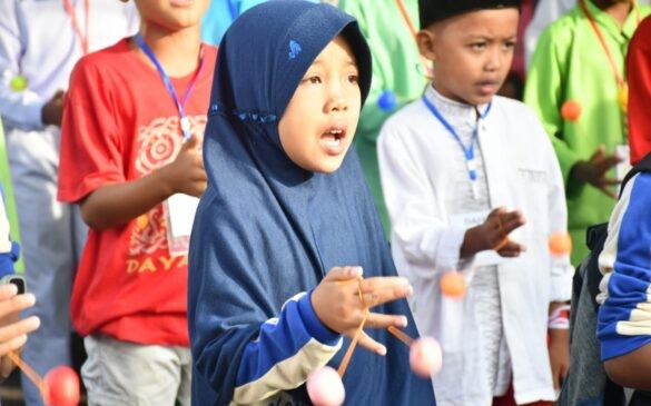 Hari Jadi Kota Bengkulu ke-304, Lomba Lato-lato Tingkat Dunia Sambil Zikir Pecahkan Rekor Hari Jadi Kota Bengkulu ke-304, Lomba Lato-lato Tingkat Dunia Sambil Zikir Pecahkan Rekor