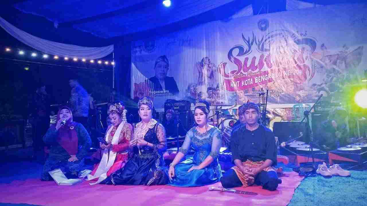 Paguyuban Warga Pasundan Tampilkan Pentas Seni di Hari Jadi Kota Bengkulu ke-304 Paguyuban Warga Pasundan Tampilkan Pentas Seni di Hari Jadi Kota Bengkulu ke-304