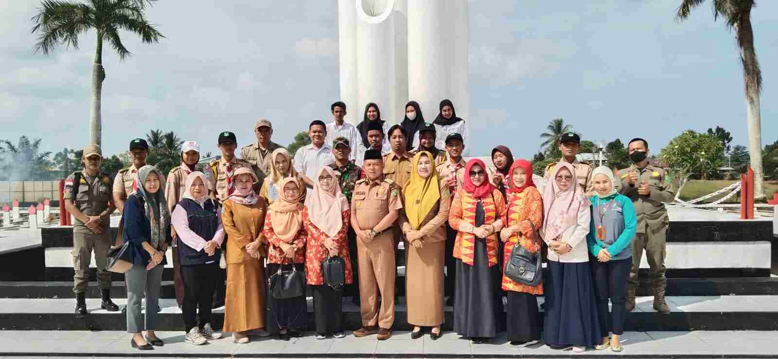 Ziarah Makam Mantan Walikota Peringati Hari Jadi ke-304 Kota Bengkulu Ziarah Makam Mantan Walikota Peringati Hari Jadi ke-304 Kota Bengkulu