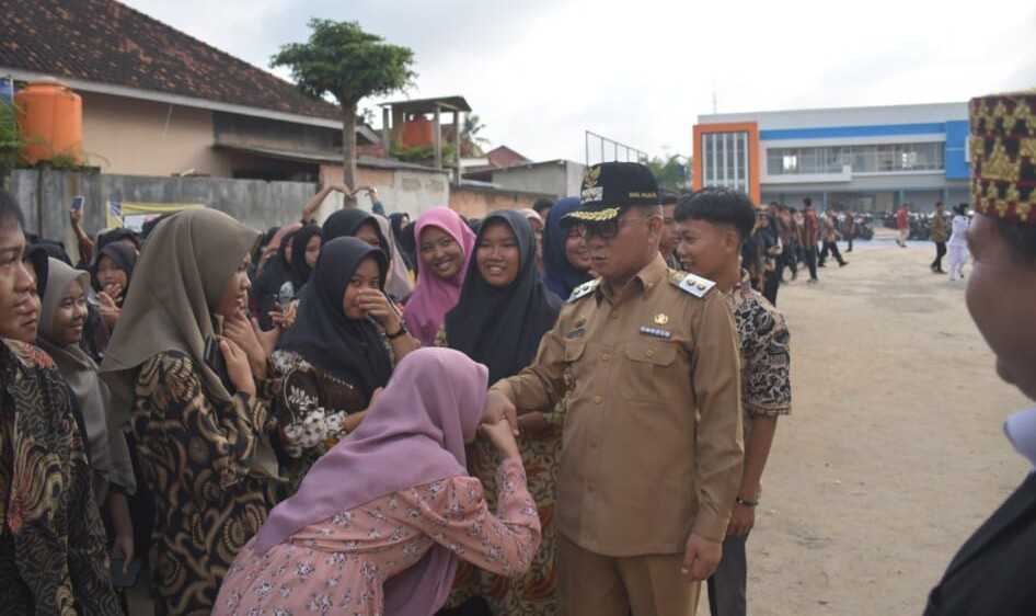 Milad ke-27, Qomaru Zaman Menjadi Pembina Upacara di SMK Muhammadiyah 3 Metro Milad ke-27, Qomaru Zaman Menjadi Pembina Upacara di SMK Muhammadiyah 3 Metro