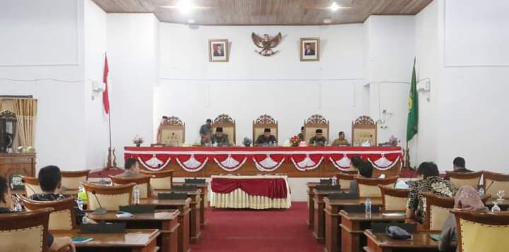 Rapat Paripurna, Bupati Seluma Sampaikan Nota Pengantar dan Penjelasan Terkait 6 Raperda Rapat Paripurna, Bupati Seluma Sampaikan Nota Pengantar dan Penjelasan Terkait 6 Raperda