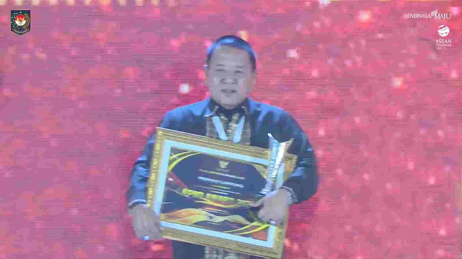 Realisasi APBD Tertinggi se-Indonesia, Gubernur Peroleh Penghargaan dari Kemendagri RI Realisasi APBD Tertinggi se-Indonesia, Gubernur Peroleh Penghargaan dari Kemendagri RI