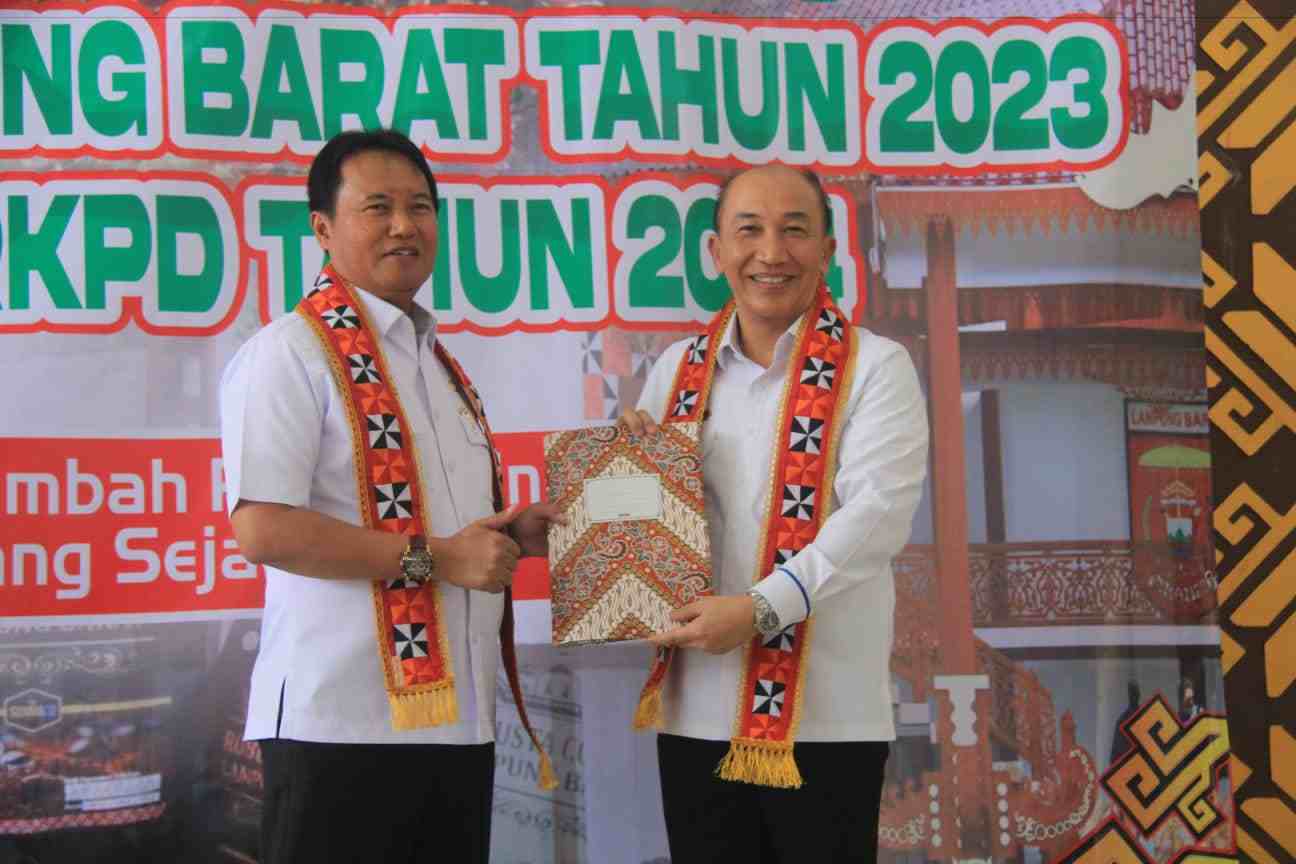 Mulyadi Irsan Buka Musrenbang Lambar dalam Rangka Penyusunan RKPD Tahun 2024 Mulyadi Irsan Buka Musrenbang Lambar dalam Rangka Penyusunan RKPD Tahun 2024