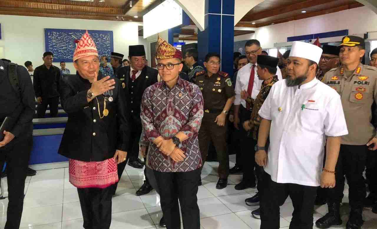 Menteri PANRB Resmikan Tiga Mal Pelayanan Publik di Bengkulu Menteri PANRB Resmikan Tiga Mal Pelayanan Publik di Bengkulu