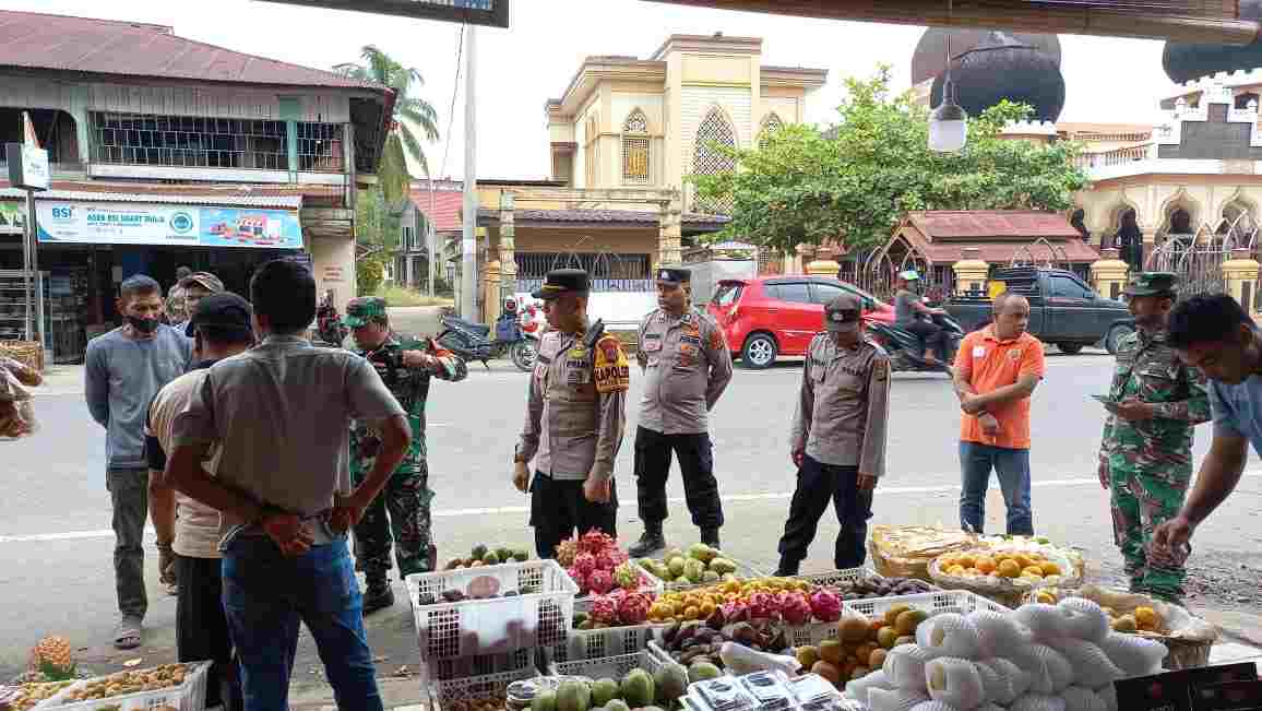 Antisipasi Kemacetan Jalan Nasional Jelang Ramadhan, Muspika Pante Bidari Tertibkan PKL Antisipasi Kemacetan Jalan Nasional Jelang Ramadhan, Muspika Pante Bidari Tertibkan PKL