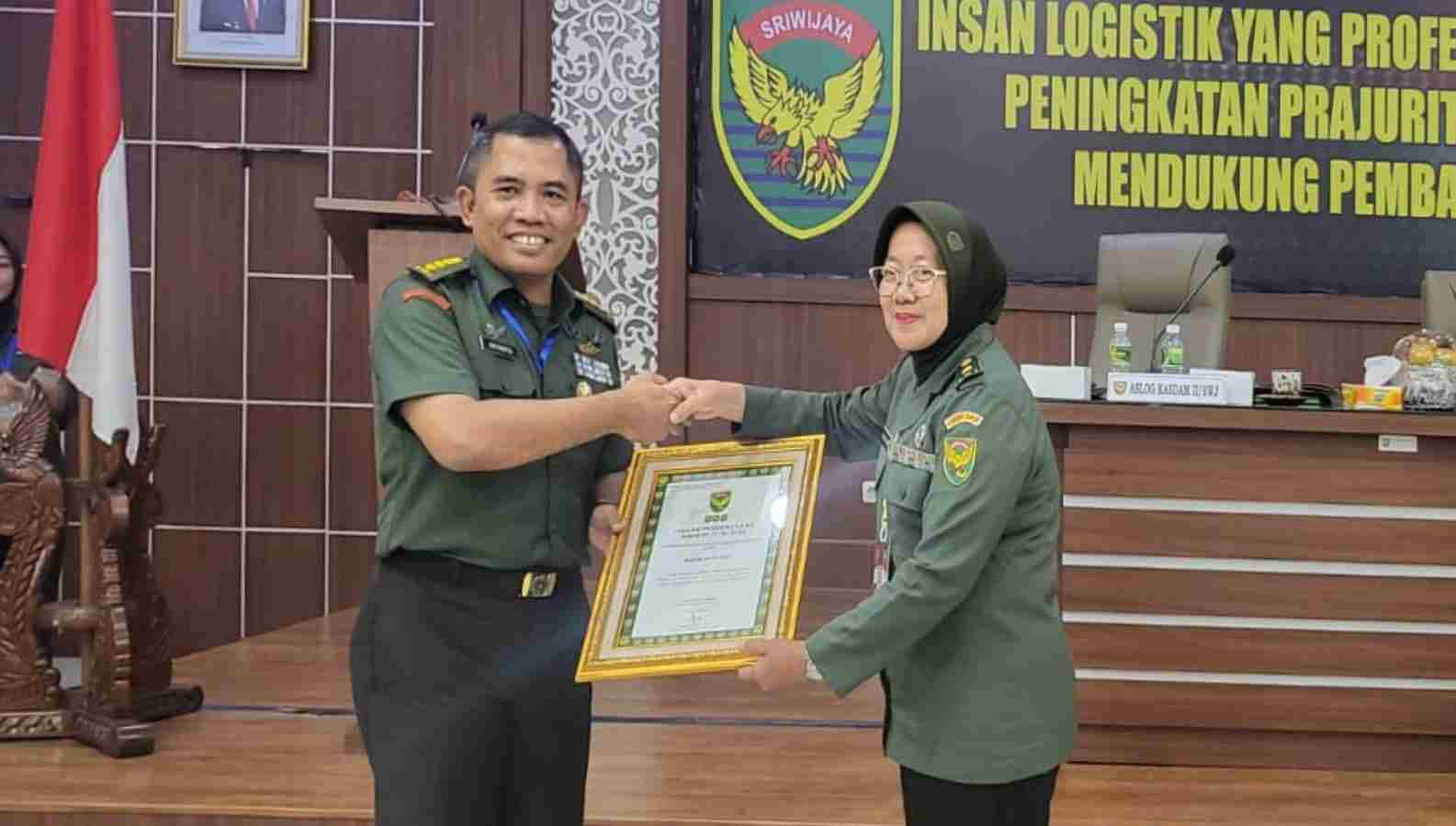 Luar Biasa !! Kodim 0410/KBL Terima Penghargaan Satker Terbaik Bidang Logistik Luar Biasa !! Kodim 0410/KBL Terima Penghargaan Satker Terbaik Bidang Logistik