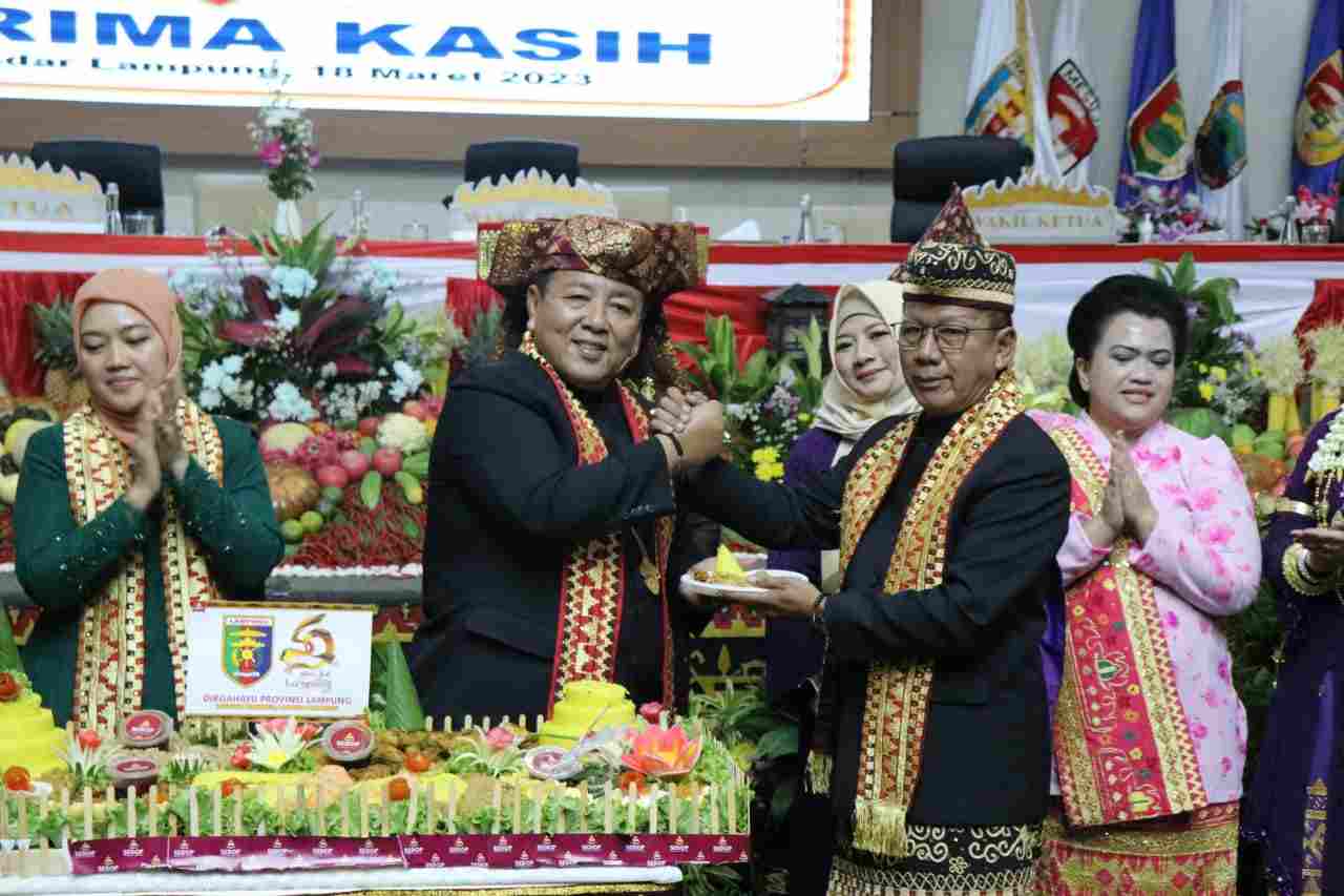 Sidang Paripurna Istimewa HUT Ke-59, Gubernur Apresiasi Sinergi antar Komponen Pembangunan Sidang Paripurna Istimewa HUT Ke-59, Gubernur Apresiasi Sinergi antar Komponen Pembangunan