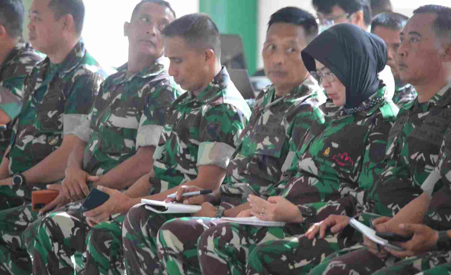 Prajurit dan PNS Korem 043/Gatam Ikuti Sosialisasi Harmonisasi Peraturan Perpajakan Prajurit dan PNS Korem 043/Gatam Ikuti Sosialisasi Harmonisasi Peraturan Perpajakan