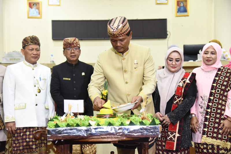 Hadiri HUT Tulang Bawang, Mingrum Gumay Himbau Maksimalkan Potensial di Setiap Daerah Hadiri HUT Tulang Bawang, Mingrum Gumay Himbau Maksimalkan Potensial di Setiap Daerah