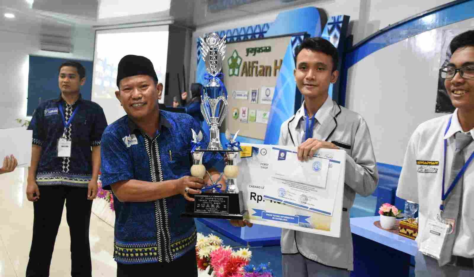 SMK Pelita Juara Umum IT Competition 2023 Prodi Teknik Informatika IIB Darmajaya SMK Pelita Juara Umum IT Competition 2023 Prodi Teknik Informatika IIB Darmajaya