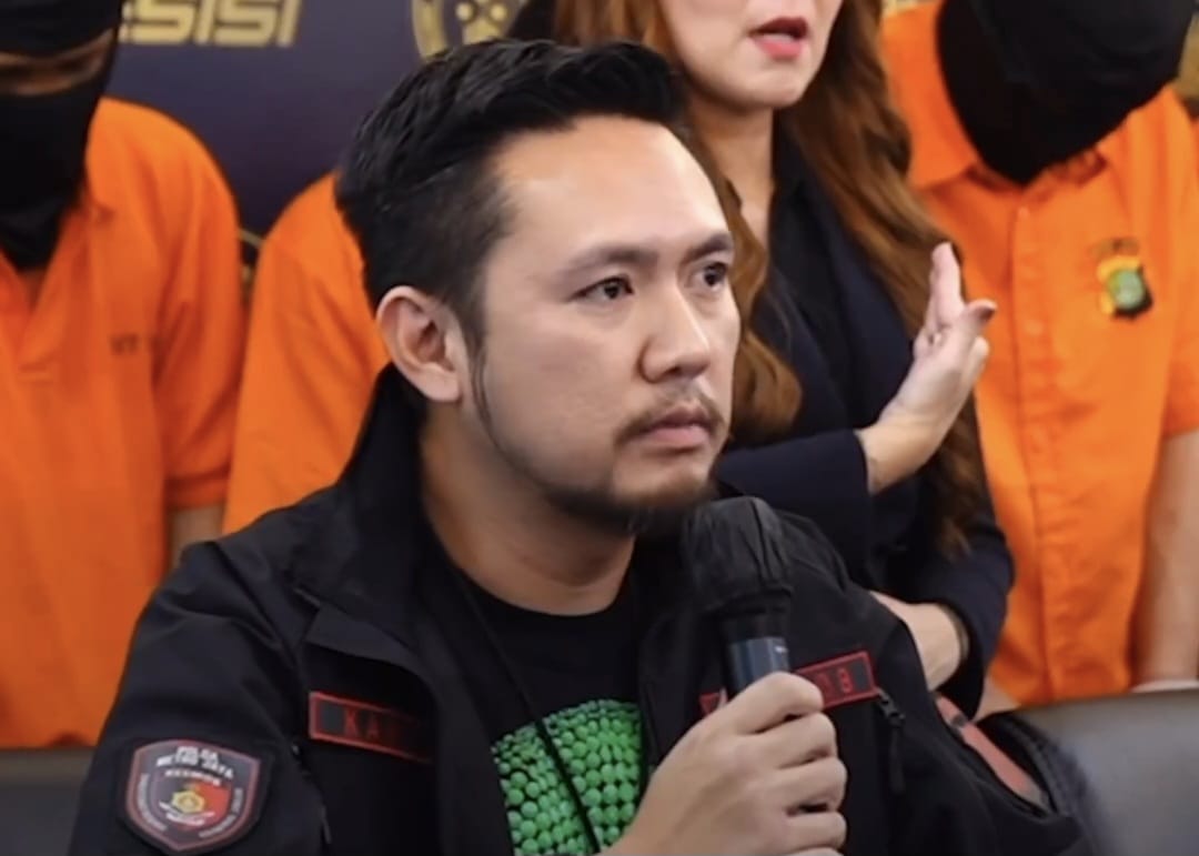 Polda Metro Jaya Berhasil Menangkap 4 Pelaku Spesialis Rampok Nasabah Bank Polda Metro Jaya Berhasil Menangkap 4 Pelaku Spesialis Rampok Nasabah Bank