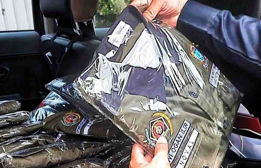 Puluhan Pewarta Yang Tergabung di PWI & Non Anggota Dapat Seragam Baru dari DPRD OI Puluhan Pewarta Yang Tergabung di PWI & Non Anggota Dapat Seragam Baru dari DPRD OI