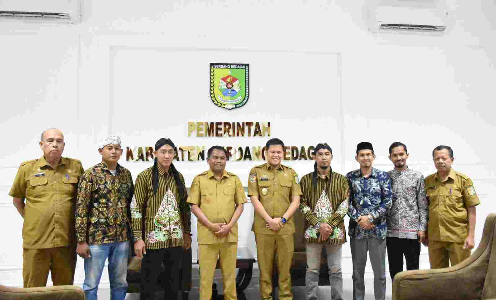 Bupati-Wabup Sergai Terima Audiensi Pengurus GAK dan DPD PKB Pujakesuma Bupati-Wabup Sergai Terima Audiensi Pengurus GAK dan DPD PKB Pujakesuma