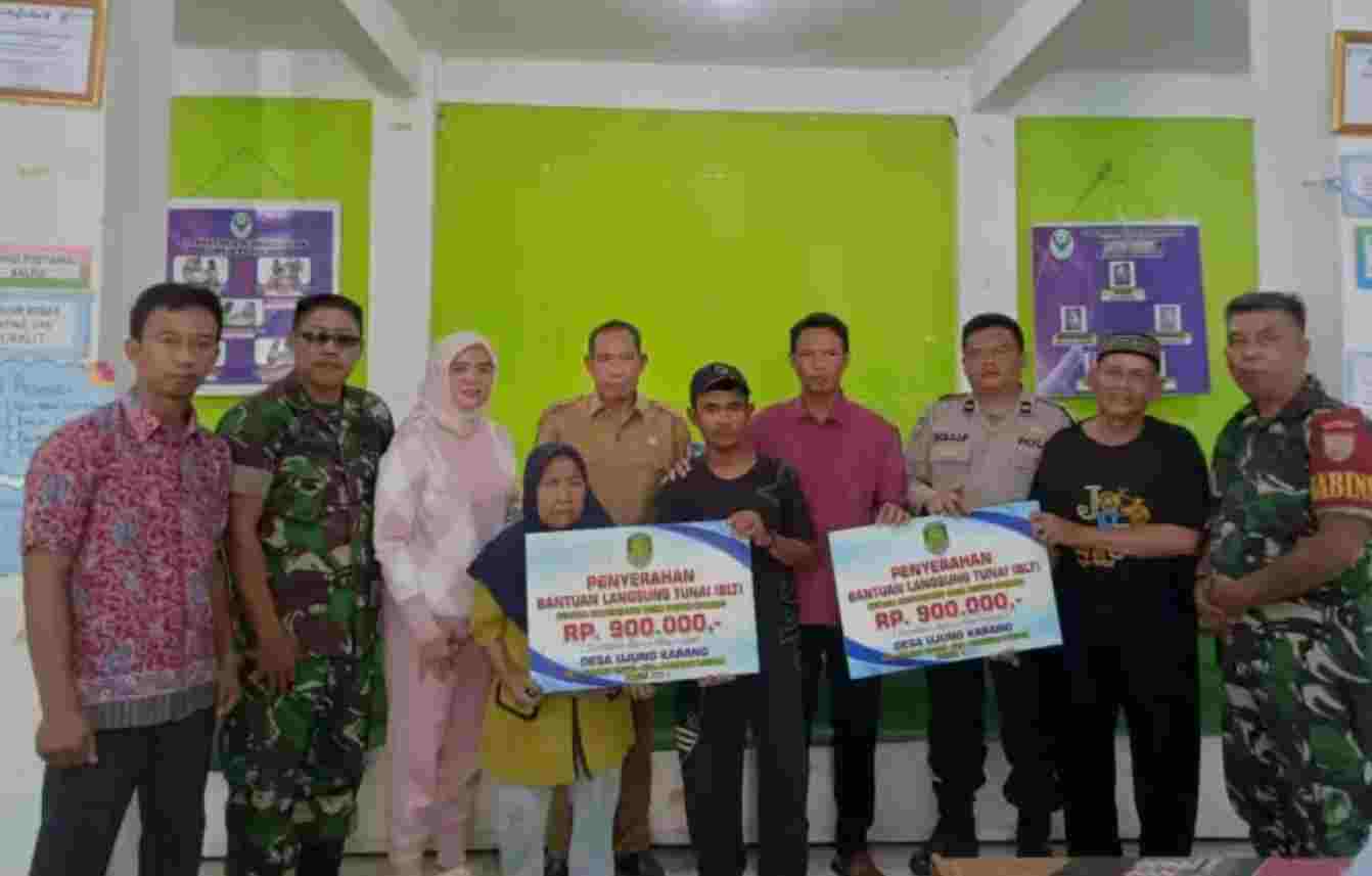 48 KPM Desa Ujung Karang Terima BLT Kemiskinan Tahun 2023 48 KPM Desa Ujung Karang Terima BLT Kemiskinan Tahun 2023