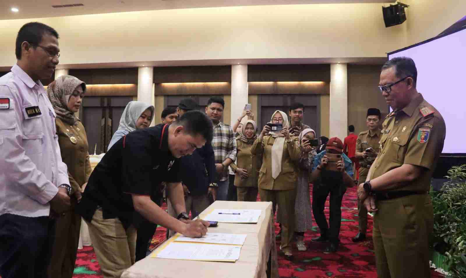 Gubernur Harapkan Peran Media Ciptakan Atmosfir Positif Bagi Perempuan dan Anak Gubernur Harapkan Peran Media Ciptakan Atmosfir Positif Bagi Perempuan dan Anak