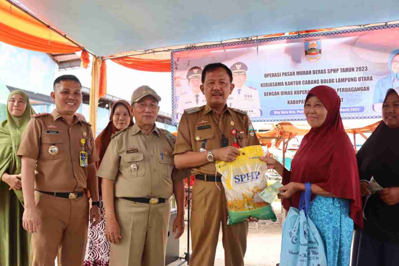 Pemkab Pesisir Barat Gelar Operasi Pasar Beras SPHP Pemkab Pesisir Barat Gelar Operasi Pasar Beras SPHP
