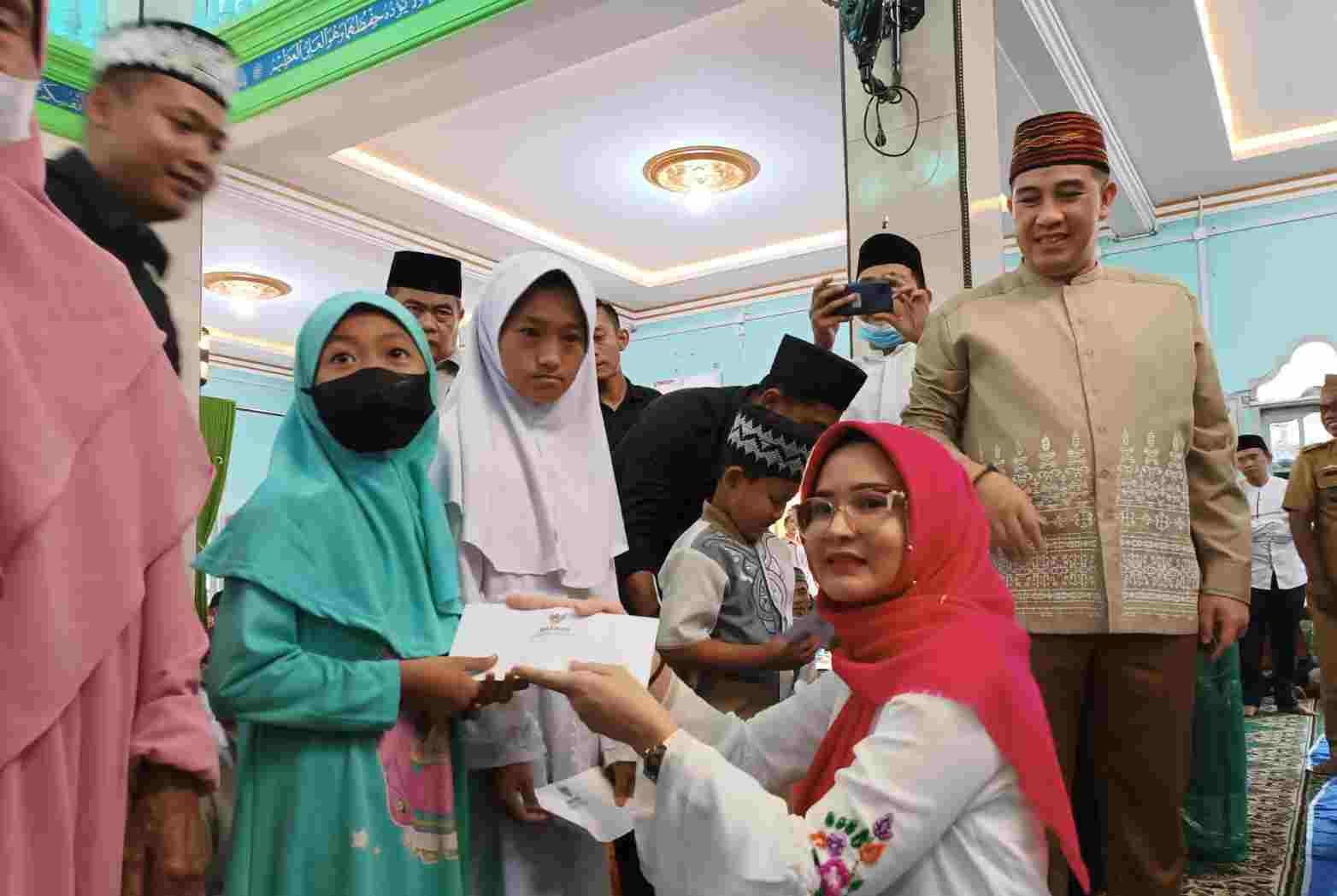 Sambut Ramadhan, Bupati Dendi Ramadhona Santuni Puluhan Anak Yatim Piatu Sambut Ramadhan, Bupati Dendi Ramadhona Santuni Puluhan Anak Yatim Piatu