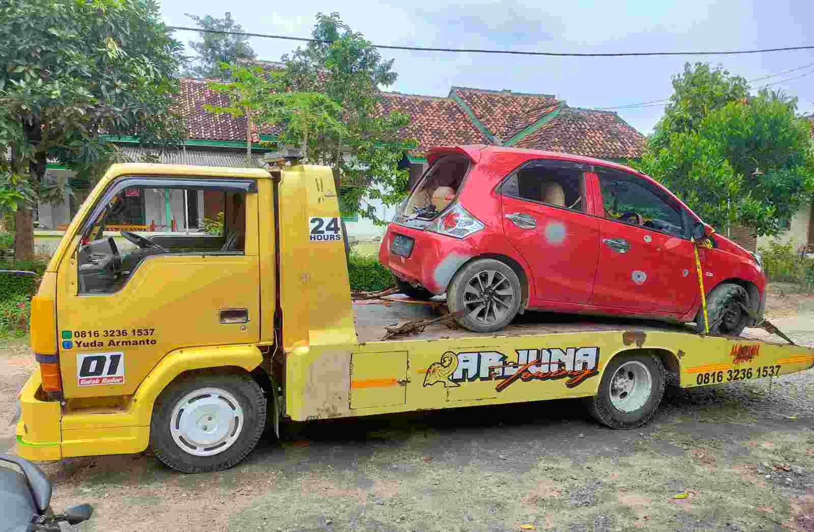 Mobil Penuh Bekas Tembakan, Diduga Digunakan Sindikat Spesialis Pencuri Pick Up Mobil Penuh Bekas Tembakan, Diduga Digunakan Sindikat Spesialis Pencuri Pick Up