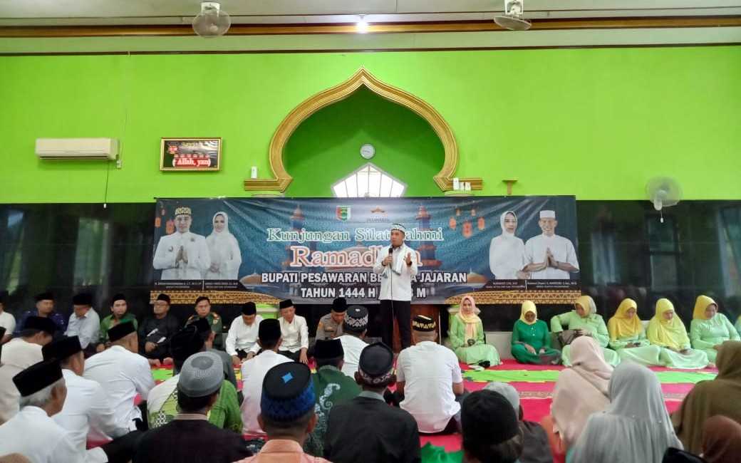 Bupati Pesawaran Ajak Masyarakat Hiasi Ramadhan dengan Berbagai Hal Positif Bupati Pesawaran Ajak Masyarakat Hiasi Ramadhan dengan Berbagai Hal Positif