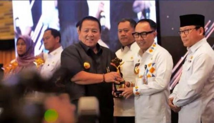 Bupati Adipati Raih Penghargaan Khusus Pada Musrenbang RKPD Provinsi Lampung Tahun 2024 Bupati Adipati Raih Penghargaan Khusus Pada Musrenbang RKPD Provinsi Lampung Tahun 2024