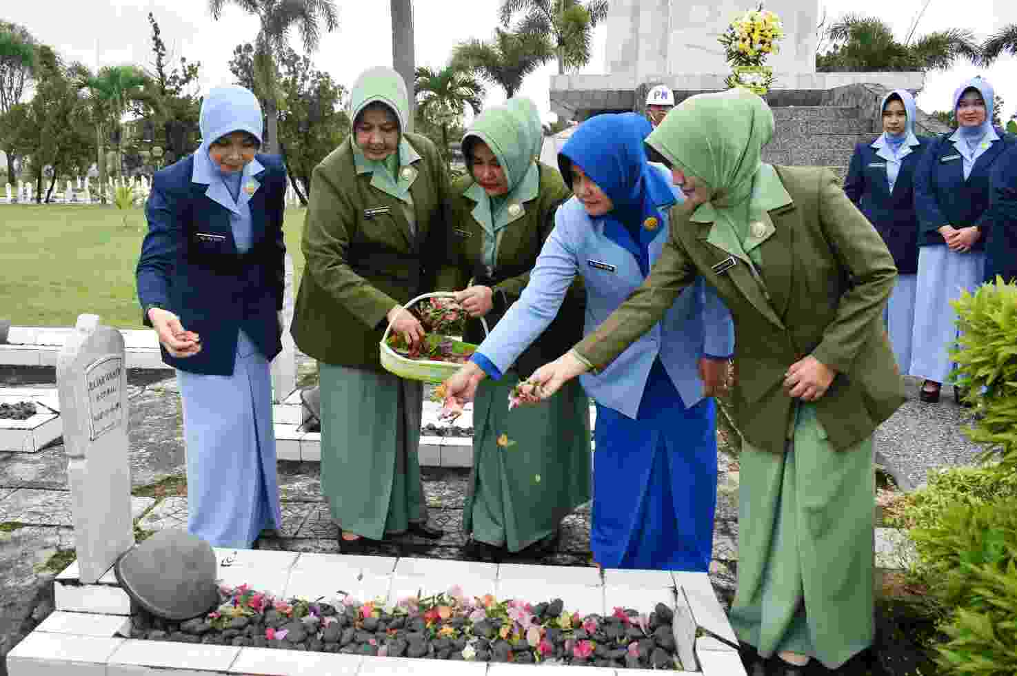 HUT Persit KCK ke-77 dan Darma Pertiwi ke-59, Ketua Persit KCK Pimpin Ziarah ke TMP HUT Persit KCK ke-77 dan Darma Pertiwi ke-59, Ketua Persit KCK Pimpin Ziarah ke TMP