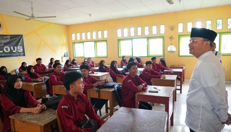 Gubernur Rohidin Beri Motivasi Siswa/i SMAN 4 Rejang Lebong Hadapi Ujian Akhir Gubernur Rohidin Beri Motivasi Siswa/i SMAN 4 Rejang Lebong Hadapi Ujian Akhir