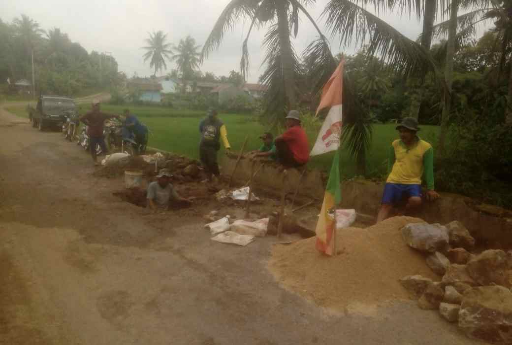 Kades Bogorejo Harapkan Bantuan Pemerintah Terkait Jebolnya Jembatan Way Gedong Kades Bogorejo Harapkan Bantuan Pemerintah Terkait Jebolnya Jembatan Way Gedong
