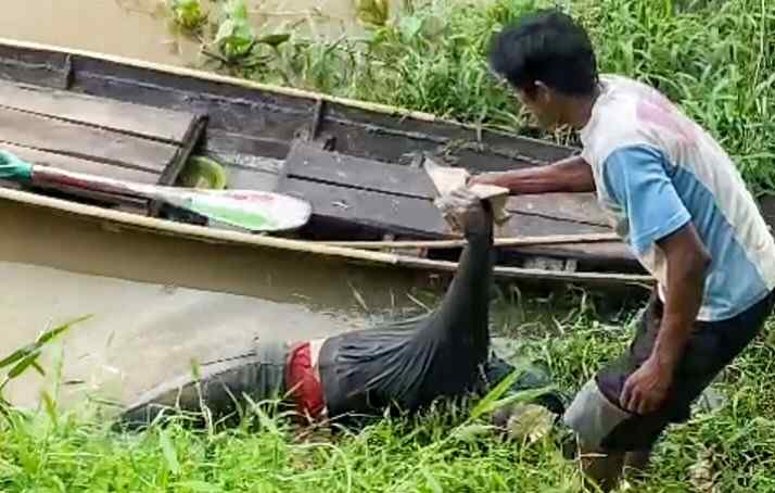 Warga Talang Balai II Dikagetkan Penemuan Mayat Mengambang Dipinggir Sungai Ogan Warga Talang Balai II Dikagetkan Penemuan Mayat Mengambang Dipinggir Sungai Ogan