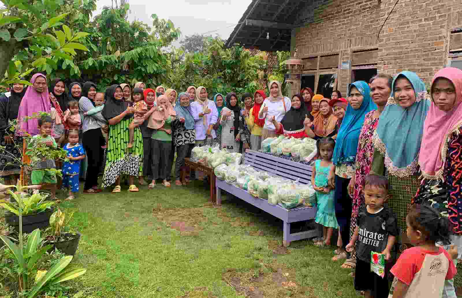 Berbagi Berkah di Bulan Ramadan, PIRA Kabupaten Pesawaran Bagikan Sayuran Segar Berbagi Berkah di Bulan Ramadan, PIRA Kabupaten Pesawaran Bagikan Sayuran Segar