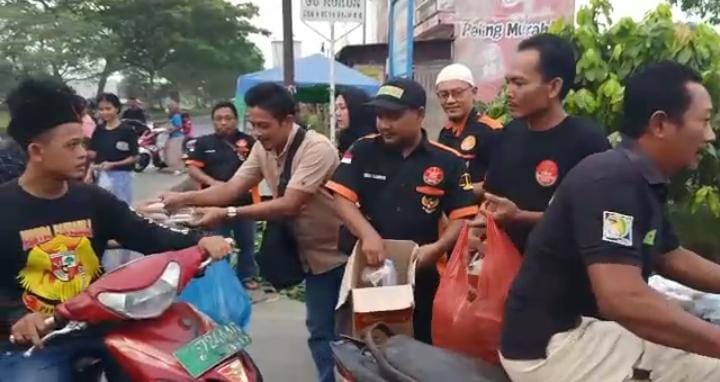 PWDS Membagikan 500 Takzil Dibulan Suci Ramadhan PWDS Membagikan 500 Takzil Dibulan Suci Ramadhan
