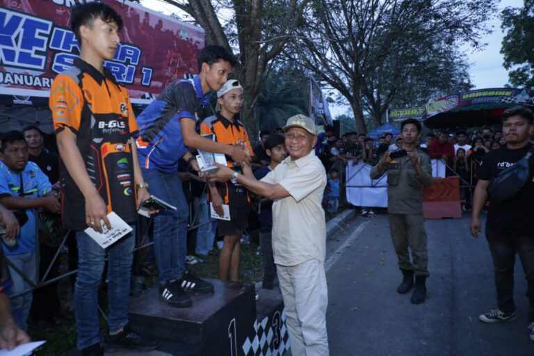 Bupati Asahan Tutup Kejuaraan Drag Bike IKMA Bupati Asahan Tutup Kejuaraan Drag Bike IKMA