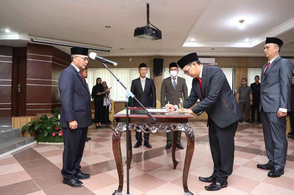 Pj Bupati Apriyadi Lantik Kadis PUPR dan Direktur RSUD Sekayu Pj Bupati Apriyadi Lantik Kadis PUPR dan Direktur RSUD Sekayu