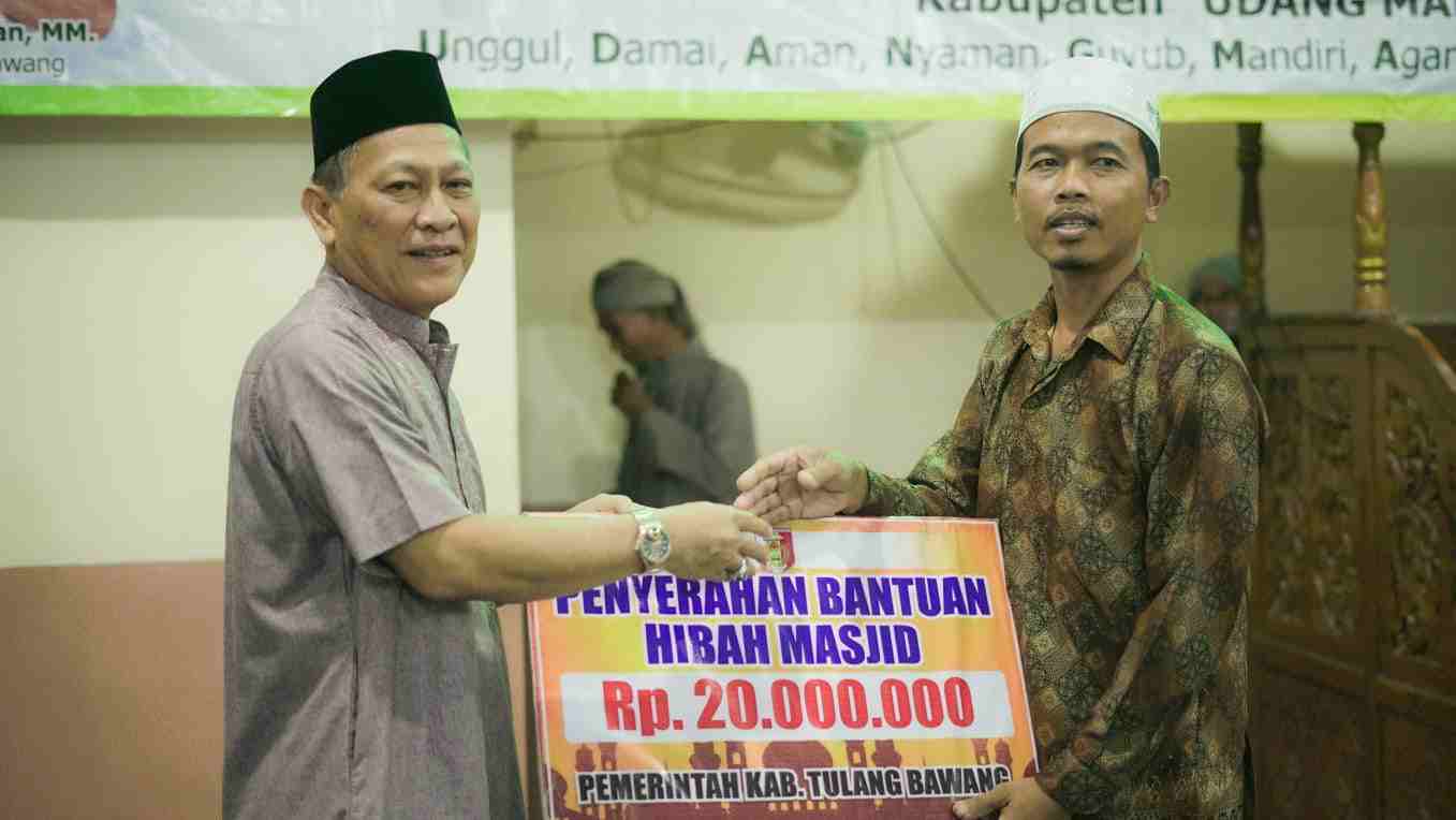 Drs Qudrotul Ikhwan Memimpin Sholat Isya serta Memberikan Kultum Ramadhan di Masjid Baiturrahman Drs Qudrotul Ikhwan Memimpin Sholat Isya serta Memberikan Kultum Ramadhan di Masjid Baiturrahman